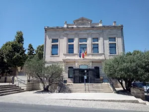 Town Hall De Saint-Saturnin-Lès-Avignon à Saint-Saturnin-lès-Avignon