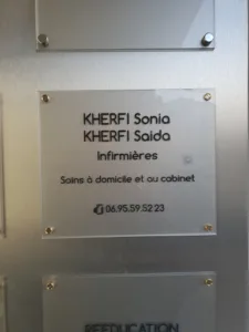 Kherfi Saida et Kherfi Sonia à Courbevoie