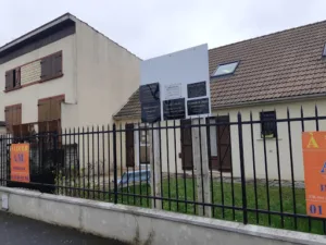 Contactez notre Cabinet infirmier Berlin maeva & Réthoré lucie inscrit dans notre annuaire santé pour trouver un(e) infirmier(e) autour de moi sur Gonesse pour effectuer des soins et suivis médicaux à domicile. Berlin maeva & Réthoré lucie est un établissement […]