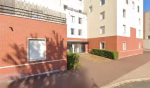 Emilie Duquesnoy à Évry-Courcouronnes